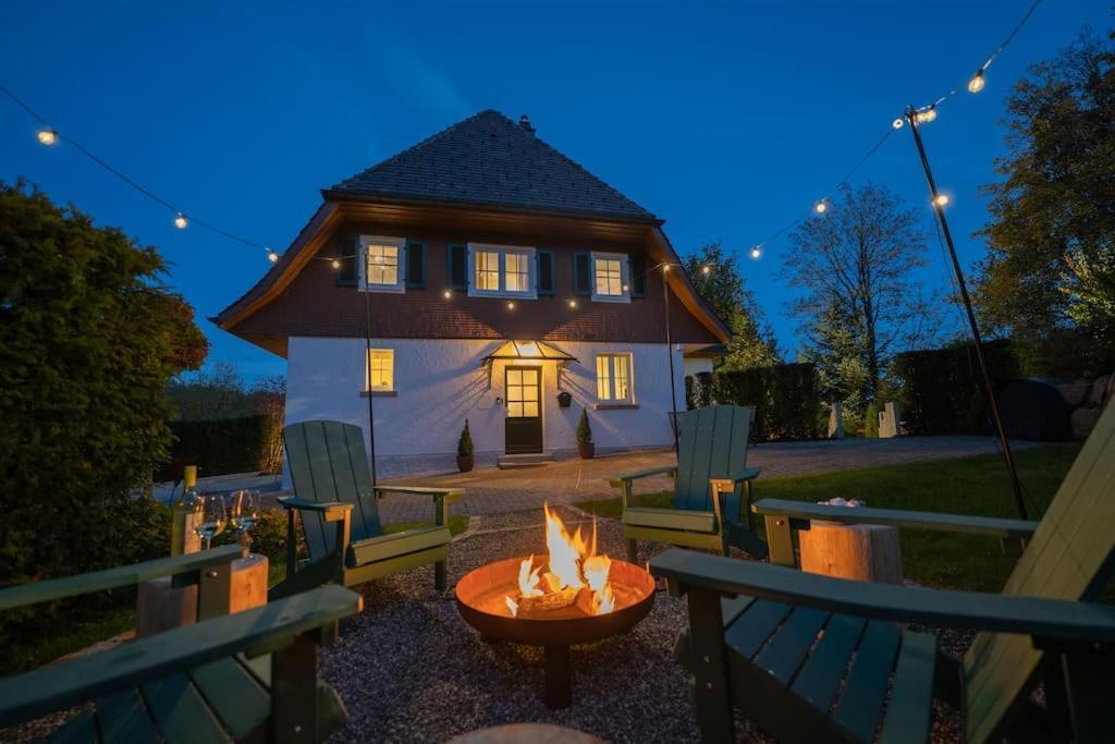 Exklusives Ferienhaus Am Waldrand Mit Whirlpool Und Sauna Villa Schonach im Schwarzwald ภายนอก รูปภาพ